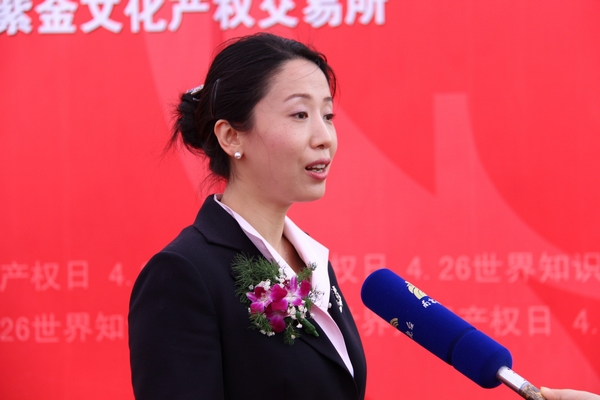 图4  私人影院
党委书记张捷接受南京市电视台采访